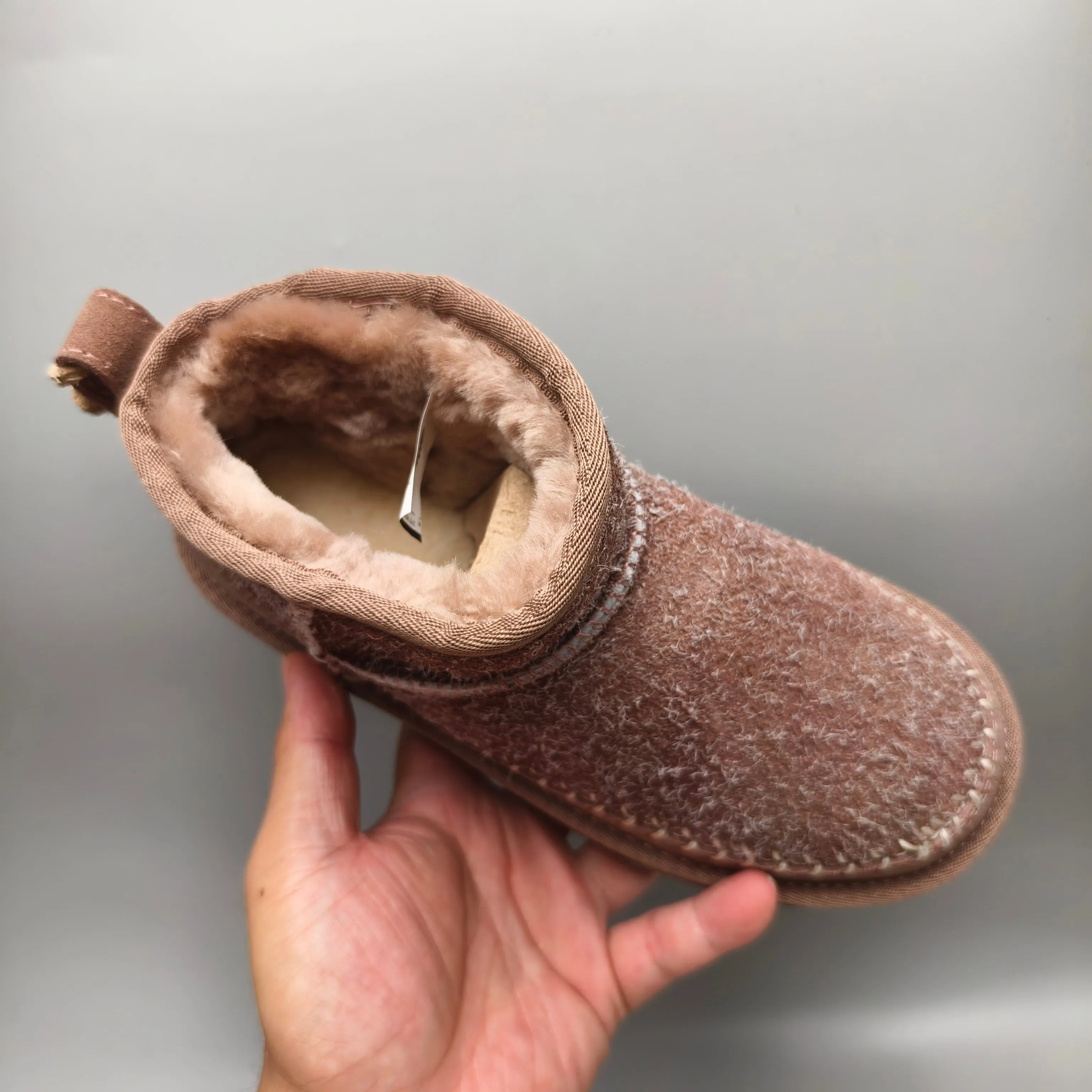 💰520 UGG sheepskin all-in-one snow boots 1538 Features anti-suede back strap women's shoes Color: sand brown Matching size: 35-40